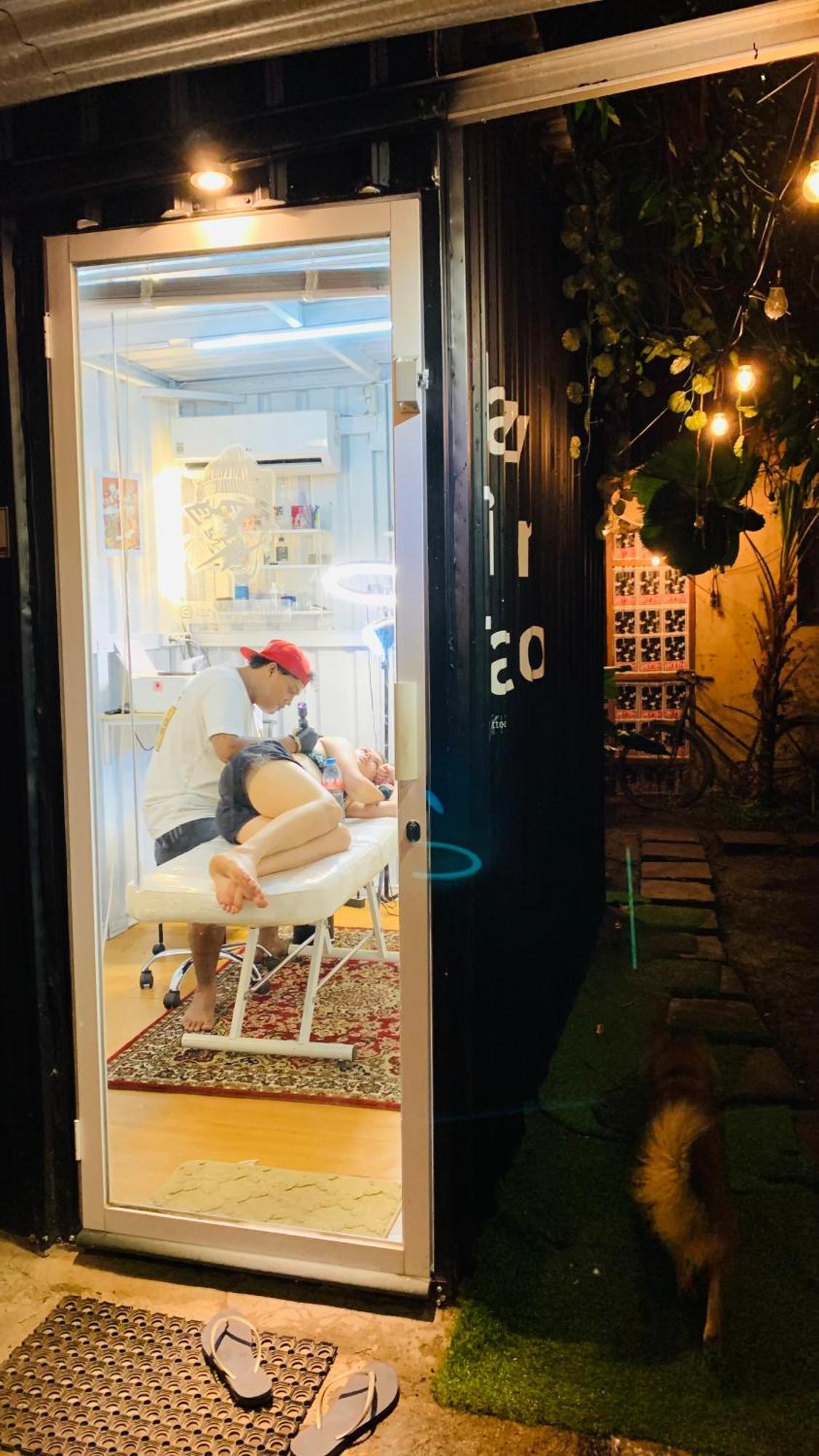 ロスマノス ホステル ジョグジャカルタ エクステリア 写真