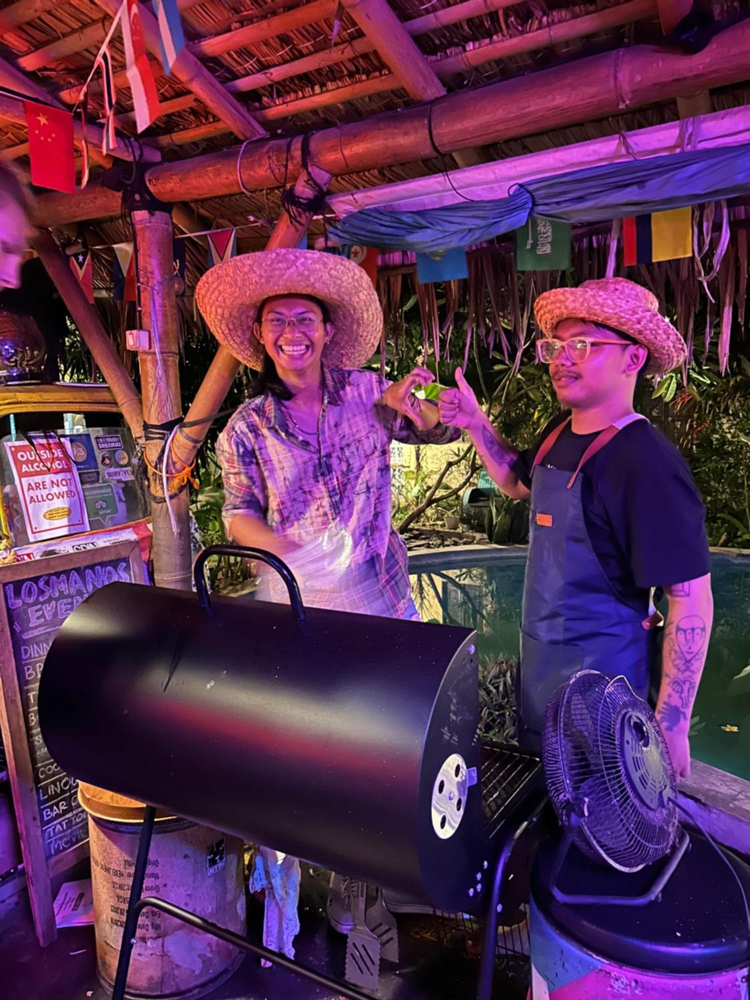 ロスマノス ホステル ジョグジャカルタ エクステリア 写真